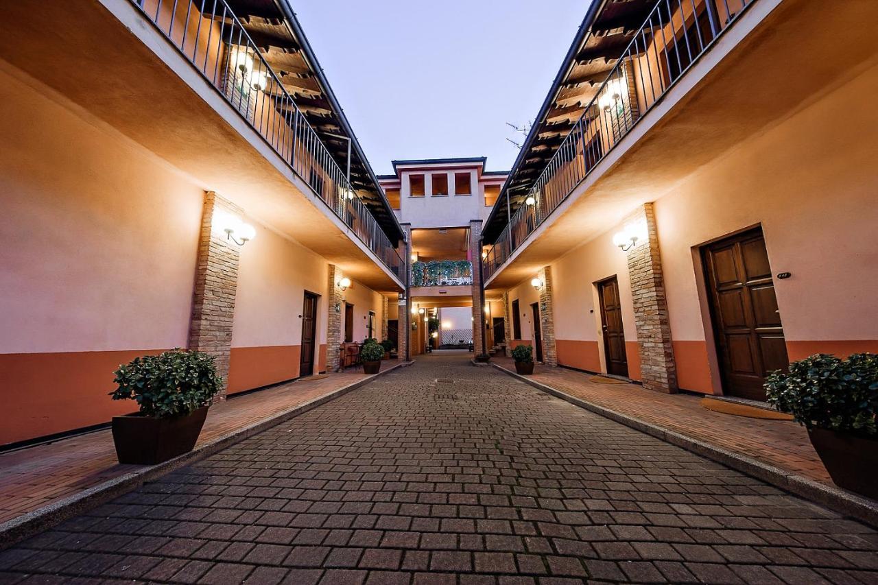 Excel Hotel Naviglio - Ca'Bianca Milán Exteriér fotografie