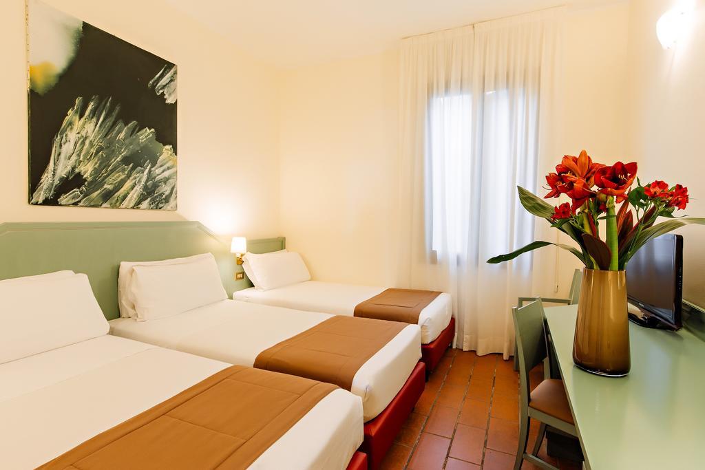 Excel Hotel Naviglio - Ca'Bianca Milán Exteriér fotografie